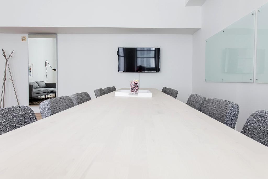 A team discussing change management during a meeting